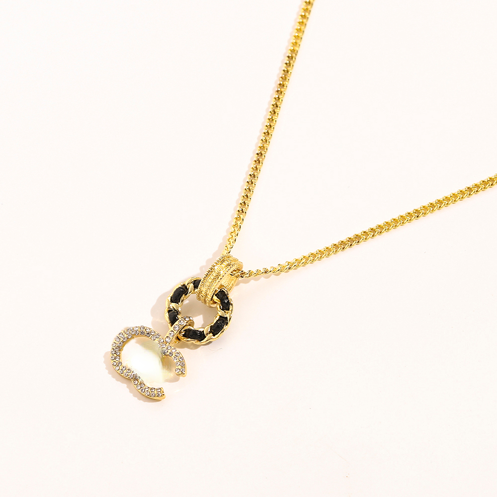 Never Fading 14K Gold Plated Luxury Brand Designer Pendants Necklaces Leather Stainless Steel Double Letter Choker Pendant Necklace Chain Jewelry Accessories
Never Fading 14K Gold Plated Luxury Brand Designer Pendants Necklaces Leather Stainless Steel Double Letter Choker Pendant Necklace Chain Jewelry Accessories