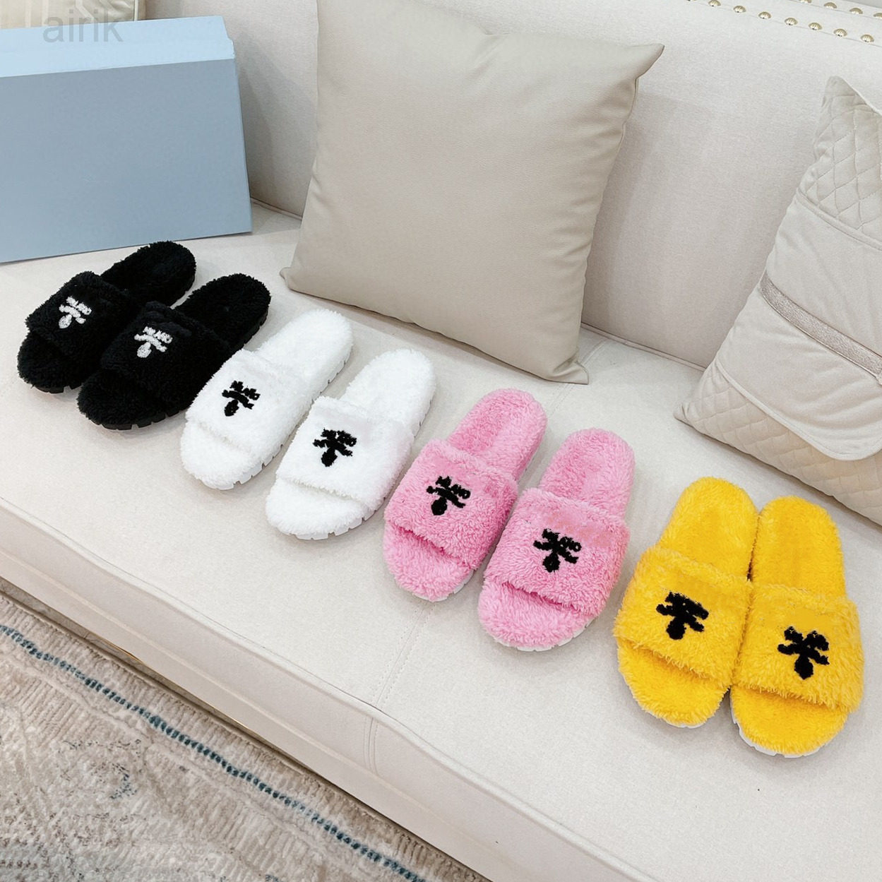Fashion Designer Women Slippers Autum Winter Warm Wool Flat Soled Shoes Indoor Top Quality Comfortable Fur Fluffy Furry Ladies Sandals, Color3
Fashion Designer Women Slippers Autum Winter Warm Wool Flat Soled Shoes Indoor Top Quality Comfortable Fur Fluffy Furry Ladies Sandals, Color3