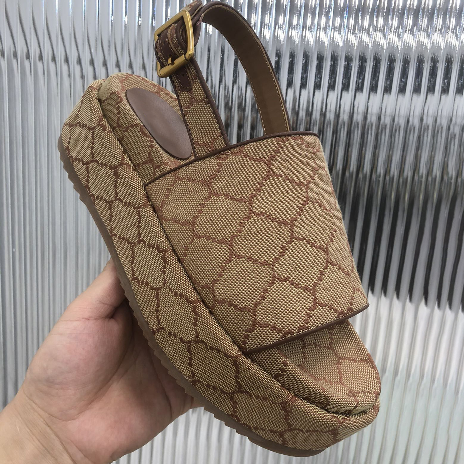 Fashion G Men Women Sandals Slippers Designer Luxury Flat Heels Herringbone Slippers Back Strap Embroidered Platform Rubber Sandal Leather Tops
Fashion G Men Women Sandals Slippers Designer Luxury Flat Heels Herringbone Slippers Back Strap Embroidered Platform Rubber Sandal Leather Tops