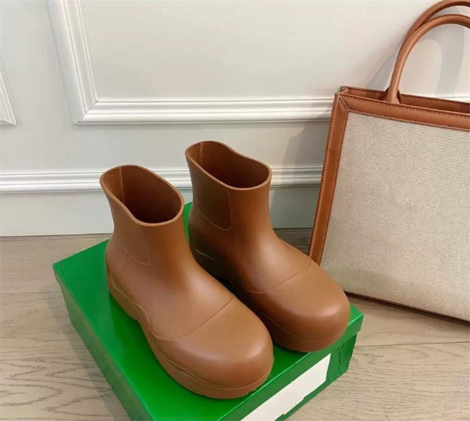 2022 new fashion classics PUDDLE women designer Short boots light waterproof Casual shoes genuine rubber Oversized sole Various colors boots
2022 new fashion classics PUDDLE women designer Short boots light waterproof Casual shoes genuine rubber Oversized sole Various colors boots