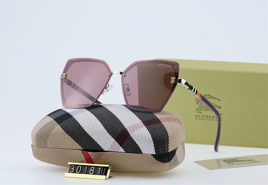 Burberry30181 classic Designer Sunglasses Original Eyeglasses Outdoor Shades PC Frame Fashion Classic Lady Mirrors for Women and Men Glasses Unisex