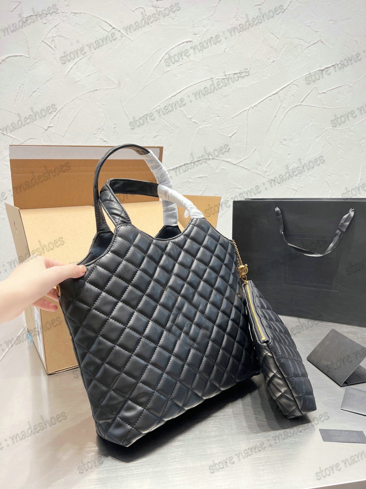 Icare Maxi Shopping Tote Bag With Toggle Closure Removable Zipped Pouch Quilted Monograms Leather Designer 2pcs/Sets Women Shoulder Composite Bag 2022 Summer Denim
Icare Maxi Shopping Tote Bag With Toggle Closure Removable Zipped Pouch Quilted Monograms Leather Designer 2pcs/Sets Women Shoulder Composite Bag 2022 Summer Denim