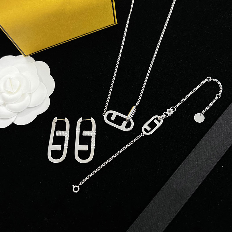 Fashion Men Designer Bracelet Necklaces Earring For Women Pendant Necklace F Sliver Chain Designers Jewelry Set Luxury Bracelets Box 2022, Silver
Fashion Men Designer Bracelet Necklaces Earring For Women Pendant Necklace F Sliver Chain Designers Jewelry Set Luxury Bracelets Box 2022, Silver