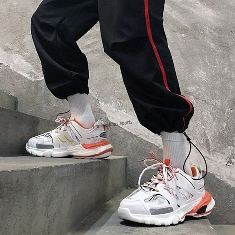 Track LED Trainers 3.0 for Men Luxury Light Sports Shoe Mens Designer Lights Sport Shoes Womens Luxe Sneakers Women Paris Sneaker 36-44, Color 4 
Track LED Trainers 3.0 for Men Luxury Light Sports Shoe Mens Designer Lights Sport Shoes Womens Luxe Sneakers Women Paris Sneaker 36-44, Color 4