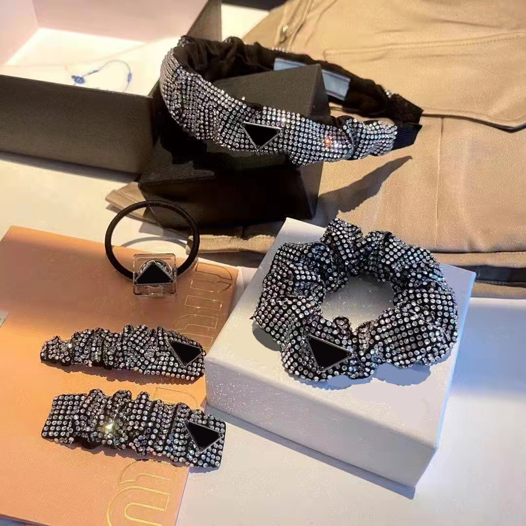 Shiny Diamond Triangle Hairpin Barrettes Designer Letter Rhinestone Headbands Crystal Hair Rings Clips For Women Girlfriend Birthday Wedding Gift With Box
Shiny Diamond Triangle Hairpin Barrettes Designer Letter Rhinestone Headbands Crystal Hair Rings Clips For Women Girlfriend Birthday Wedding Gift With Box