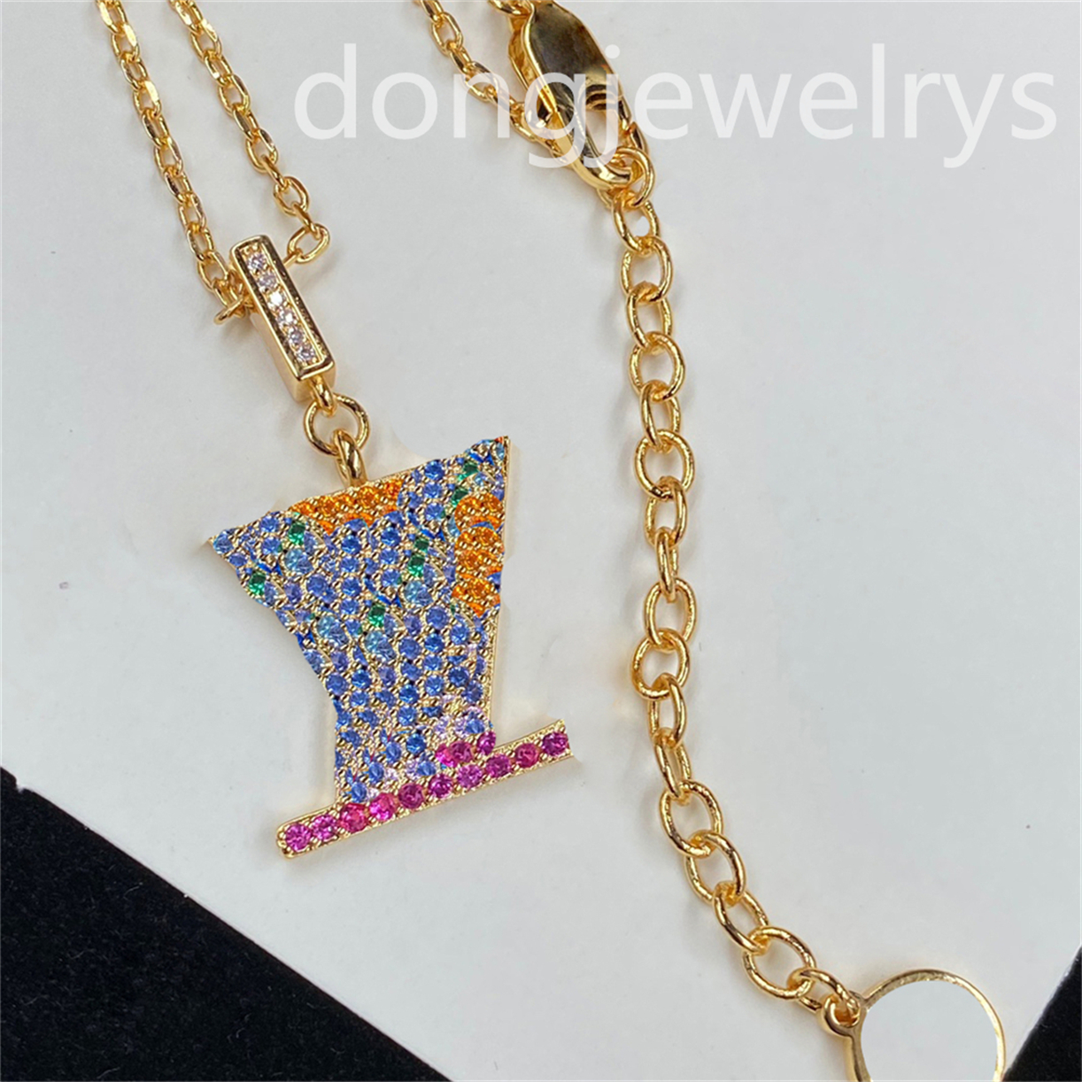 Forward Pendant Necklaces Women Metal Clavicle Chain Personality Modern Fashion Exquisite Gift Top Quality Fine Chains Dongjewelrys
Forward Pendant Necklaces Women Metal Clavicle Chain Personality Modern Fashion Exquisite Gift Top Quality Fine Chains Dongjewelrys