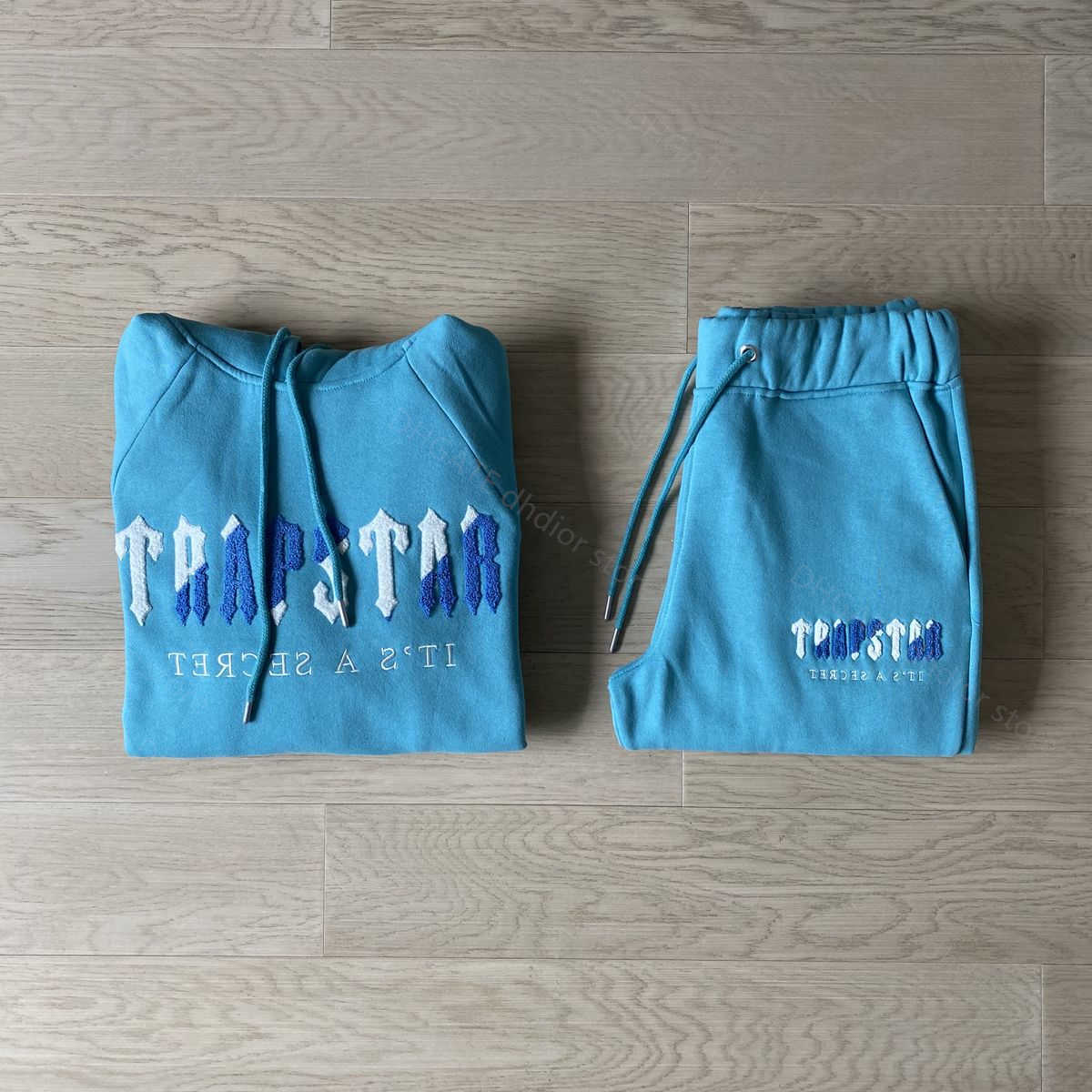 Sweatshirt Trapstar Hooded Sweater Men Embroidered Letter Decoding Sportswear Gray Revolution High Street Tide and Wo Couple Top Suit, Extra shipping only 
Sweatshirt Trapstar Hooded Sweater Men Embroidered Letter Decoding Sportswear Gray Revolution High Street Tide and Wo Couple Top Suit, Extra shipping only