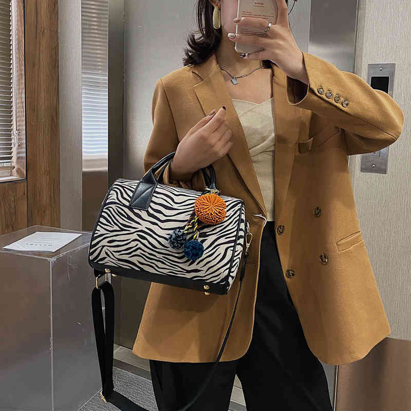 Purses Outlet popular 2022 version style women's shoulder pillow personalized messenger bag, Houndstooth
Purses Outlet popular 2022 version style women's shoulder pillow personalized messenger bag, Houndstooth