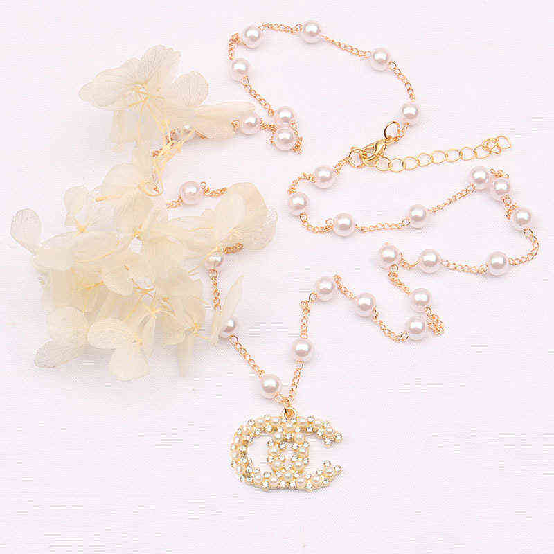 Luxury Brand Designer Letter Pendant Necklaces 18K Gold Plated Crysatl Pearl Rhinestone Sweater Newklace Chain for Women Wedding Party H220409
Luxury Brand Designer Letter Pendant Necklaces 18K Gold Plated Crysatl Pearl Rhinestone Sweater Newklace Chain for Women Wedding Party H220409