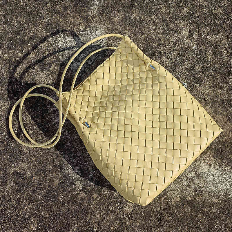 Bottegav Venetas Woven Bucket Leather High Sense Women's Fashion Large Capacity Child Mother Single Shoulder Underarm Bag, Racing green
Bottegav Venetas Woven Bucket Leather High Sense Women's Fashion Large Capacity Child Mother Single Shoulder Underarm Bag, Racing green