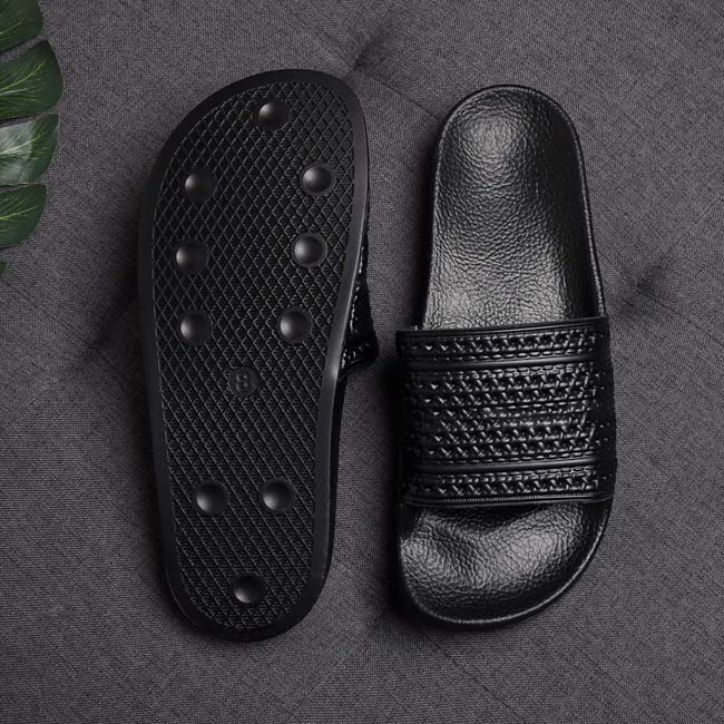 Classic Men Women Slippers Fashion Designer Summer Slides Comfortable Sandals High-Quality Outdoor Beach Shoes for Male Female, Black
Classic Men Women Slippers Fashion Designer Summer Slides Comfortable Sandals High-Quality Outdoor Beach Shoes for Male Female, Black