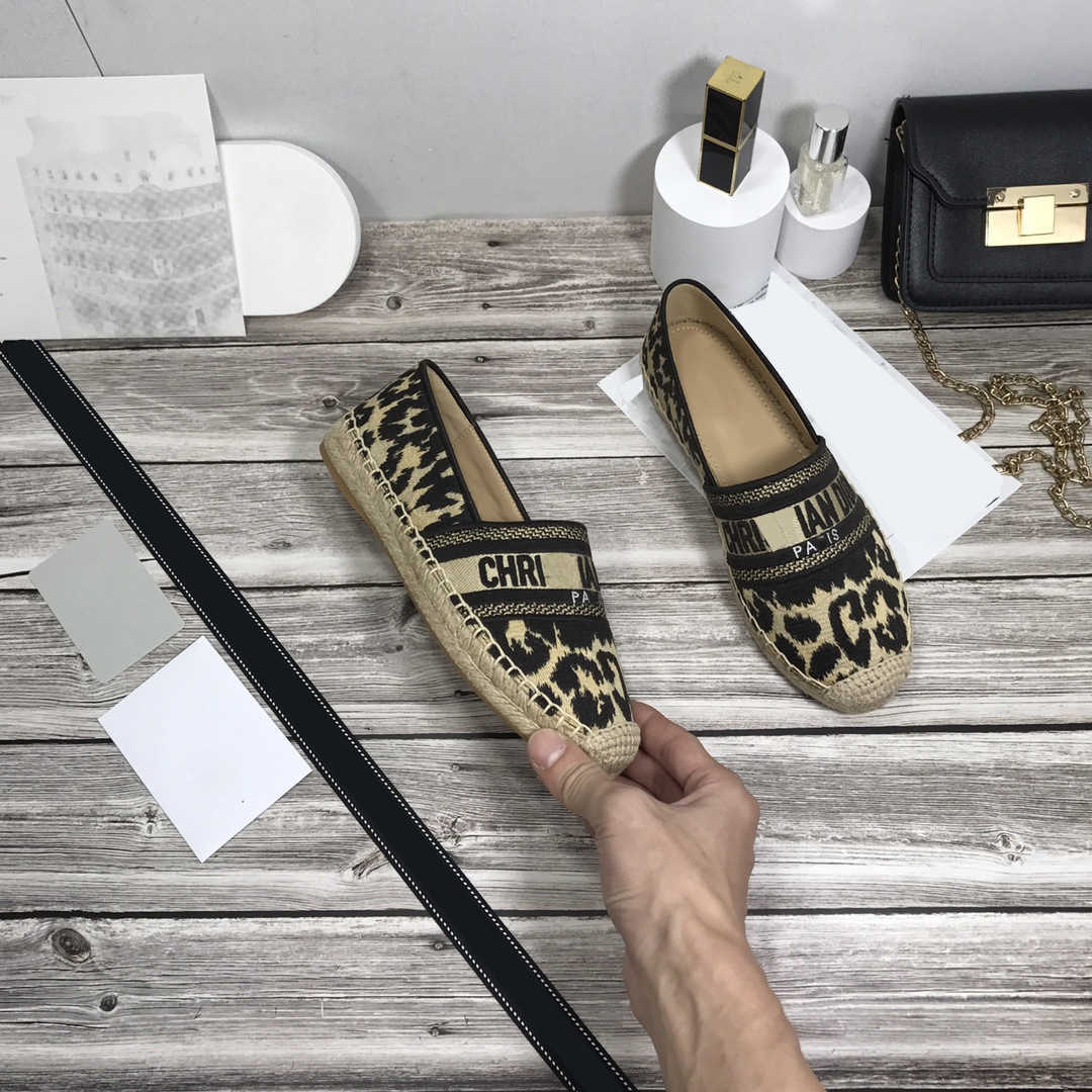 Casual Shoes Designer Sneakers Scarpes GRANVILLE Espadrilles Canvas Embroidered Fabric Dark Blue Oblique Print Women Platform Leisure Shoes, Color004
Casual Shoes Designer Sneakers Scarpes GRANVILLE Espadrilles Canvas Embroidered Fabric Dark Blue Oblique Print Women Platform Leisure Shoes, Color004