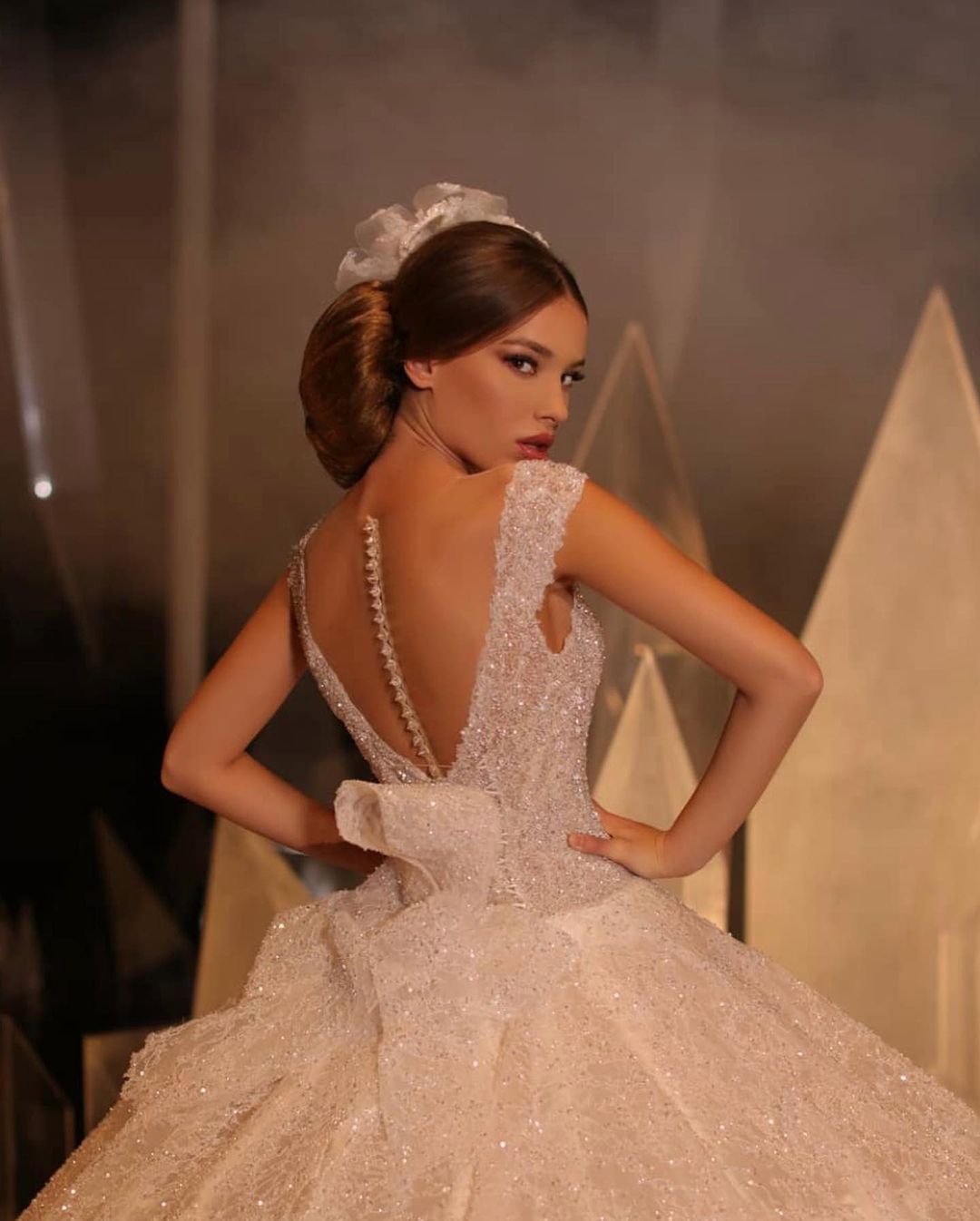 Sparkling Ball Gown Wedding Dresses Shiny Sequins Beads V Neck Lace Up Sequins Sleeveless Backless Floor Length Train Elegant High Waist Vintage Robes