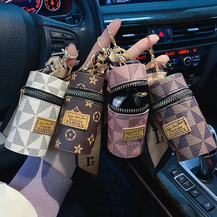 Designer Key Rings Silk Scarf Lipstick Keychains PU Leather Purse Pendant Car Keyring Chain Charm Brown Flower Mini Bag Trinket Gift for Women
Designer Key Rings Silk Scarf Lipstick Keychains PU Leather Purse Pendant Car Keyring Chain Charm Brown Flower Mini Bag Trinket Gift for Women
