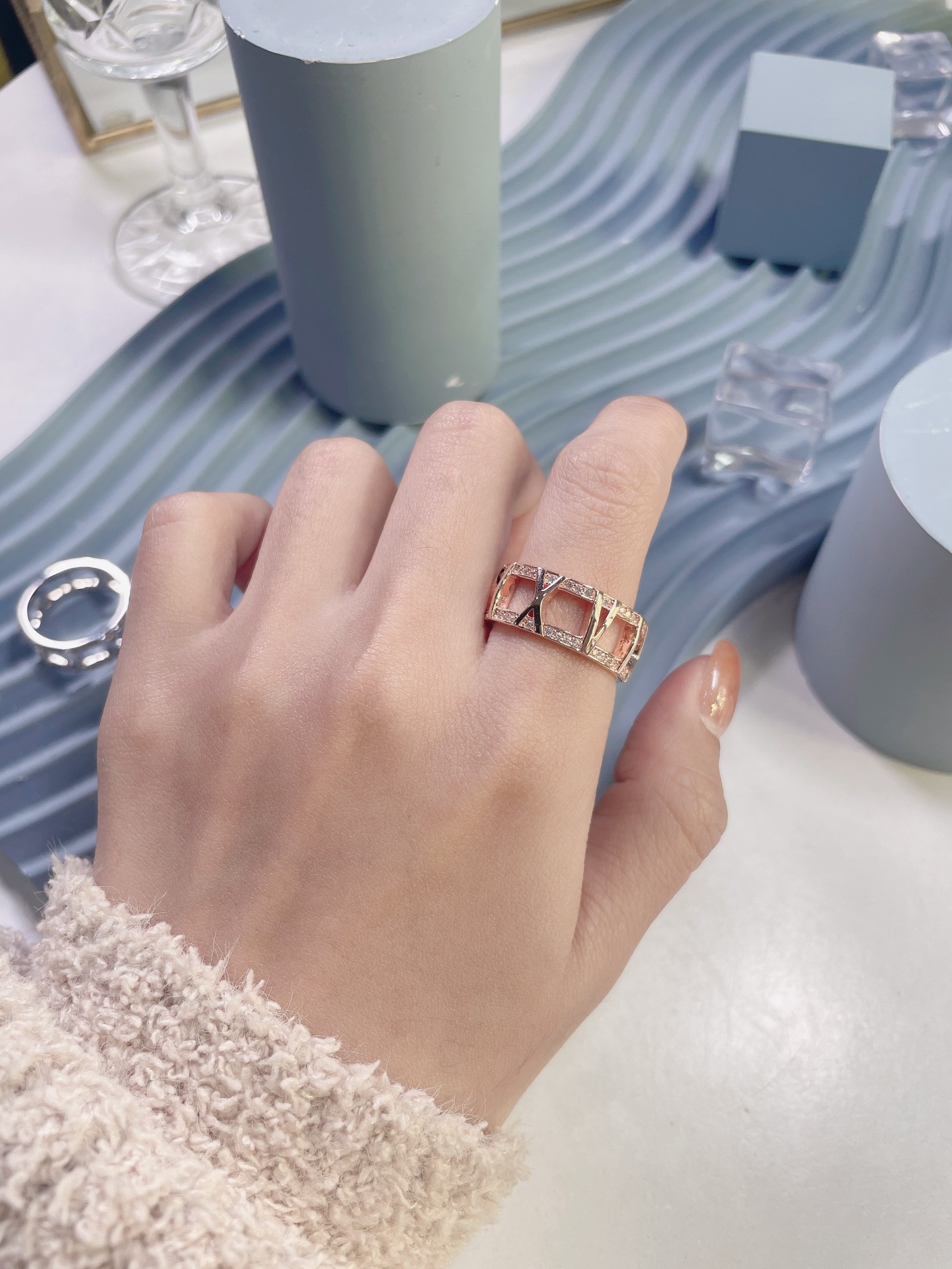 Rings Band Rome Diamond luxury Designer Jewelry love lovers ring gift Women Mens couple fashion Wedding Party Thanksgiving days Valentine Gold Silver Rose Gold 13
Rings Band Rome Diamond luxury Designer Jewelry love lovers ring gift Women Mens couple fashion Wedding Party Thanksgiving days Valentine Gold Silver Rose Gold 13