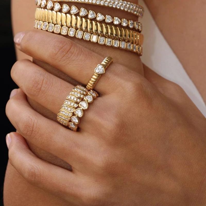 Wedding Rings Iced Out Bling 5A Cubic Zirconia Baguette Cz Eternity Band Engagement Jewelry For Women Girl Charm Leaf Shaped Party GiftsWedd
Wedding Rings Iced Out Bling 5A Cubic Zirconia Baguette Cz Eternity Band Engagement Jewelry For Women Girl Charm Leaf Shaped Party GiftsWedd