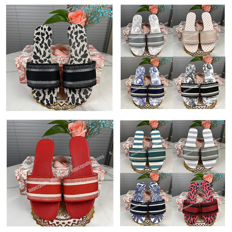 2022 High Quality men women Sandals Slippers Embroidery Floral Brocade Flip Flop Luxuries Striped Beach Genuine Leather
2022 High Quality men women Sandals Slippers Embroidery Floral Brocade Flip Flop Luxuries Striped Beach Genuine Leather