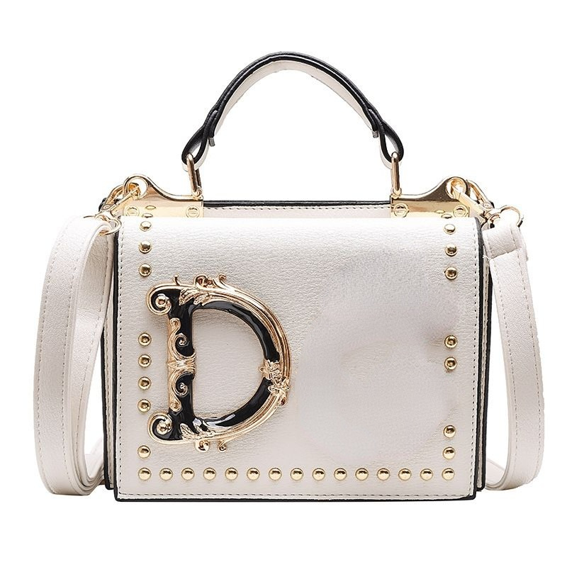 D 22 G designer women bags rivet decorated handbag fashion palace style shoulder Bag high quality leather flap messenger bag ins new totebag, Black
D 22 G designer women bags rivet decorated handbag fashion palace style shoulder Bag high quality leather flap messenger bag ins new totebag, Black
