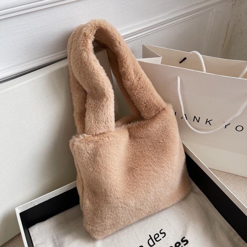 Evening Bags Winter Soft Faux Fur Women Top Handle Tote All Match Solid Female Purse Handbags Large Capacity Ladies Plush Shoulder BagEvenin, White
Evening Bags Winter Soft Faux Fur Women Top Handle Tote All Match Solid Female Purse Handbags Large Capacity Ladies Plush Shoulder BagEvenin, White