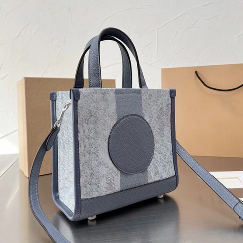 designer bag women Bags Large capacity handbag letter print shopping Shoulder bag Fashion totes Cross Body Luxury Genuine Leather Classic Retro handle square, Green
designer bag women Bags Large capacity handbag letter print shopping Shoulder bag Fashion totes Cross Body Luxury Genuine Leather Classic Retro handle square, Green