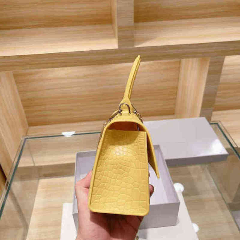 Shoulder Bag Leather Handbag Designer Fashion Crossbody Bags Handbags Tote Golden Chain Messenger Flap Elegant Classic Wallet Ladies 211028, Yellow
Shoulder Bag Leather Handbag Designer Fashion Crossbody Bags Handbags Tote Golden Chain Messenger Flap Elegant Classic Wallet Ladies 211028, Yellow