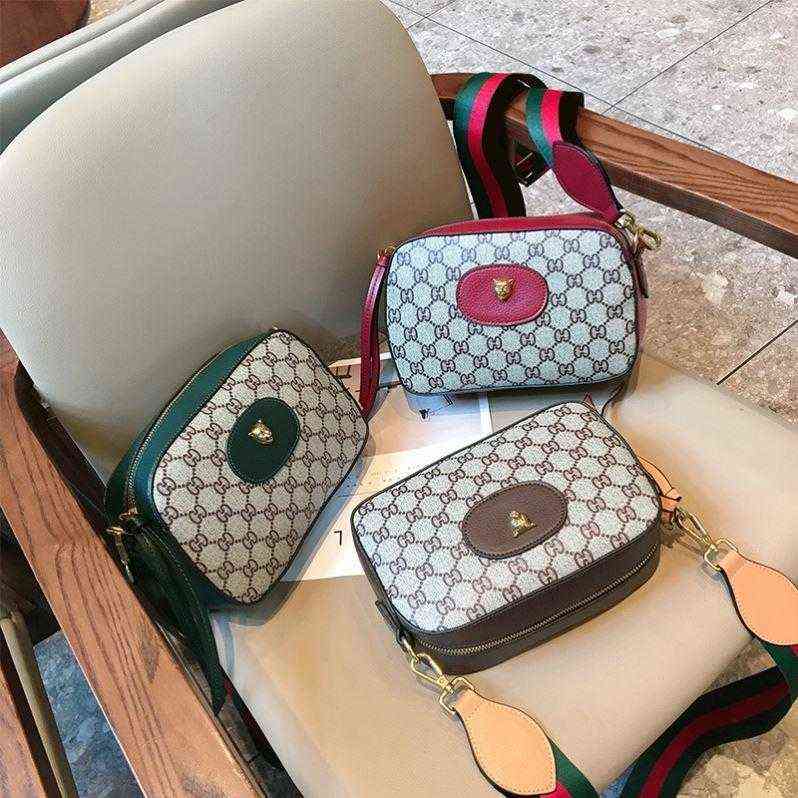 Handbags Outlet leather head 2022 new texture wide shoulder strap Single Shoulder Messenger camera bag, Coffee
Handbags Outlet leather head 2022 new texture wide shoulder strap Single Shoulder Messenger camera bag, Coffee
