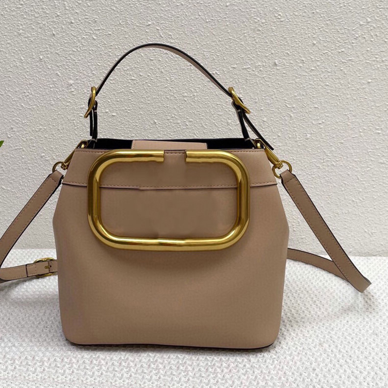 Rivet Crossbody Bags Cowhide Handbag Shoulder Bag Genuine Leather Oversized Bronze Letter Metal Fittings Hasp Hardware Detachable Handle Thread Adjustable Strap, Box
Rivet Crossbody Bags Cowhide Handbag Shoulder Bag Genuine Leather Oversized Bronze Letter Metal Fittings Hasp Hardware Detachable Handle Thread Adjustable Strap, Box