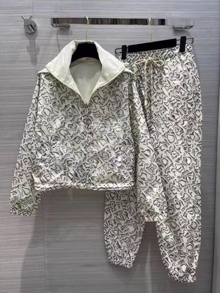 2022ss Womens tracksuits Two Piece Pants suits Fashion Casual Jacket Set Reversible Letter Print Hooded Jacket Trench Pants Set -L, I need look other product
2022ss Womens tracksuits Two Piece Pants suits Fashion Casual Jacket Set Reversible Letter Print Hooded Jacket Trench Pants Set -L, I need look other product