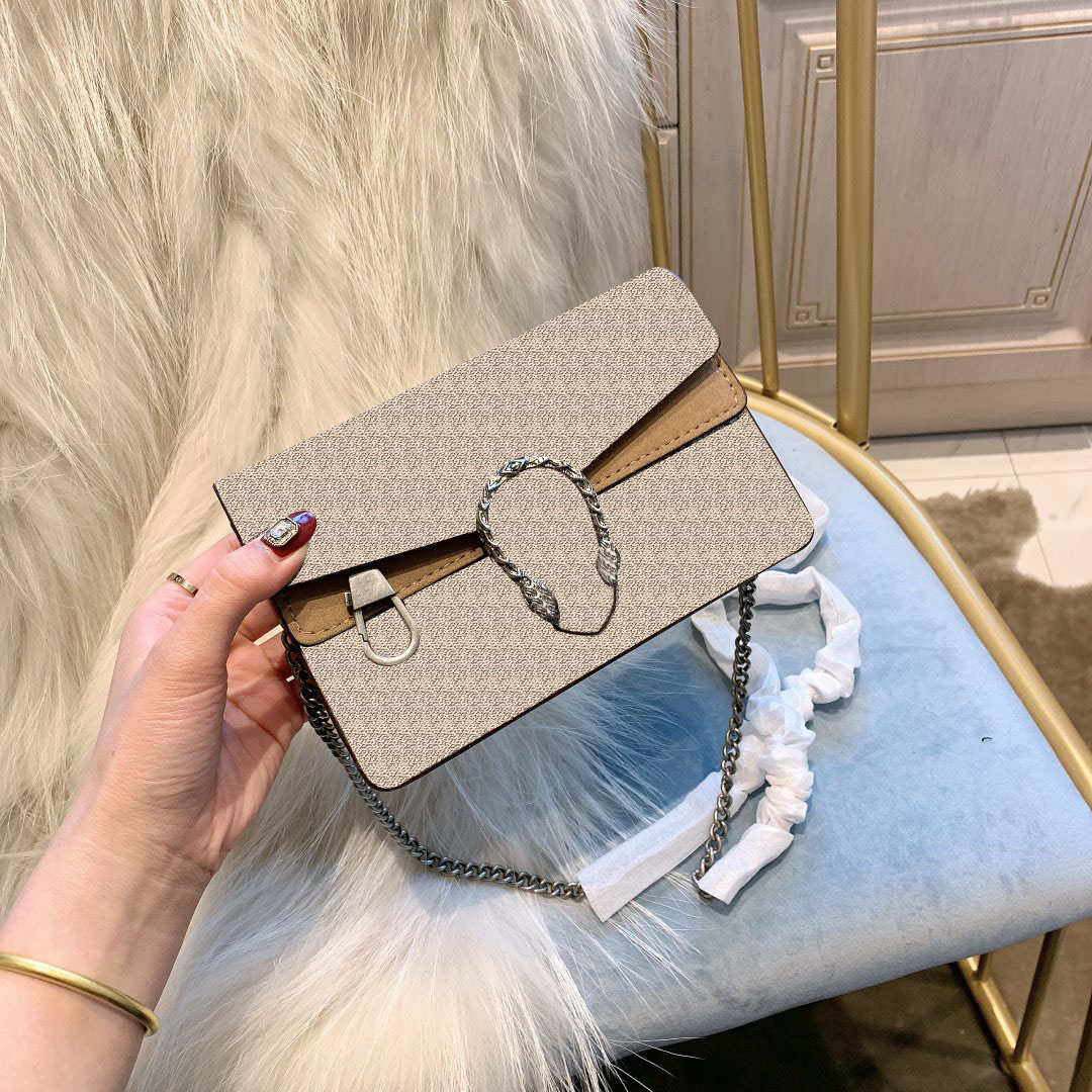Vintage Mini crossbody bags Dionisio chain shoulder bag women elegant high end dinner Clutch WOC handbag with original box designer bag messenger, With box
Vintage Mini crossbody bags Dionisio chain shoulder bag women elegant high end dinner Clutch WOC handbag with original box designer bag messenger, With box