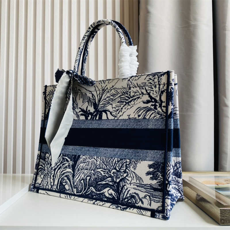 5A+ Designer Tote Bag Bags Canvas Shopping Handbag Classic Shoulder women Luxurys Designers embroidered fashion large capacity with original, Blue d
5A+ Designer Tote Bag Bags Canvas Shopping Handbag Classic Shoulder women Luxurys Designers embroidered fashion large capacity with original, Blue d