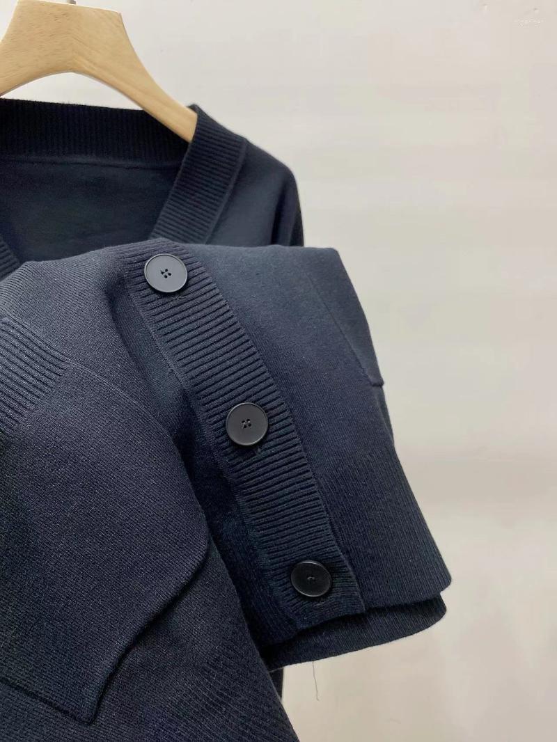 Women' Knits & Tees Women' V-Neck Cardigan Gold Letter Embroidery 2022 Early Autumn Ladies Black Loose Pockets Single Breasted Sweater
Women' Knits & Tees Women' V-Neck Cardigan Gold Letter Embroidery 2022 Early Autumn Ladies Black Loose Pockets Single Breasted Sweater
