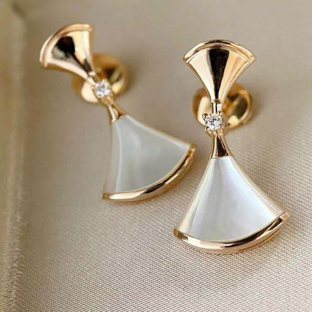 S3061 Fashion Jewelry Stud Earring For Women Fan-shaped Skirt Geometric Earrings