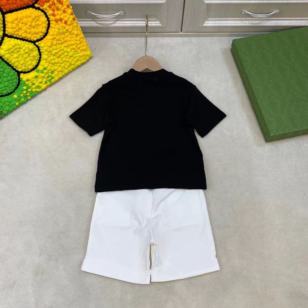 Tops Child Designer Clothe Sets Childrens Kids Short Sleeve T-shirt With Letters Cat Print Shorts Set Suit Brand Boys Clothing Cotton Tees Size 90-160 Black
Tops Child Designer Clothe Sets Childrens Kids Short Sleeve T-shirt With Letters Cat Print Shorts Set Suit Brand Boys Clothing Cotton Tees Size 90-160 Black