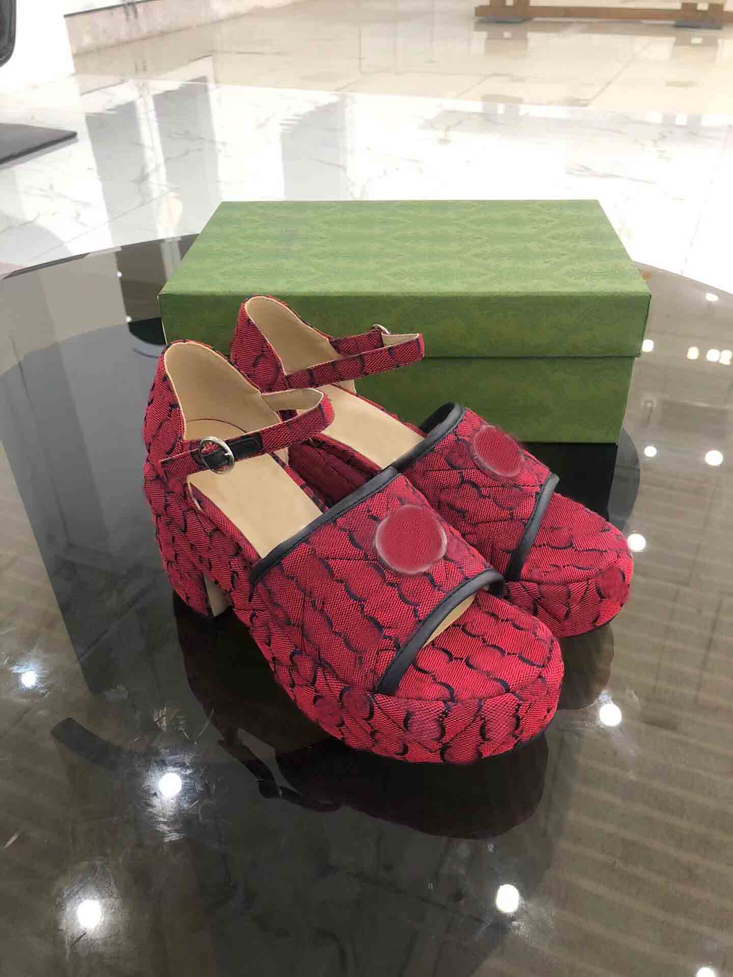 2022Luxury designer sandals Women's leather platform fashion chunky heels muffin and high Roman beach resort comfort buckle shoes
2022Luxury designer sandals Women's leather platform fashion chunky heels muffin and high Roman beach resort comfort buckle shoes