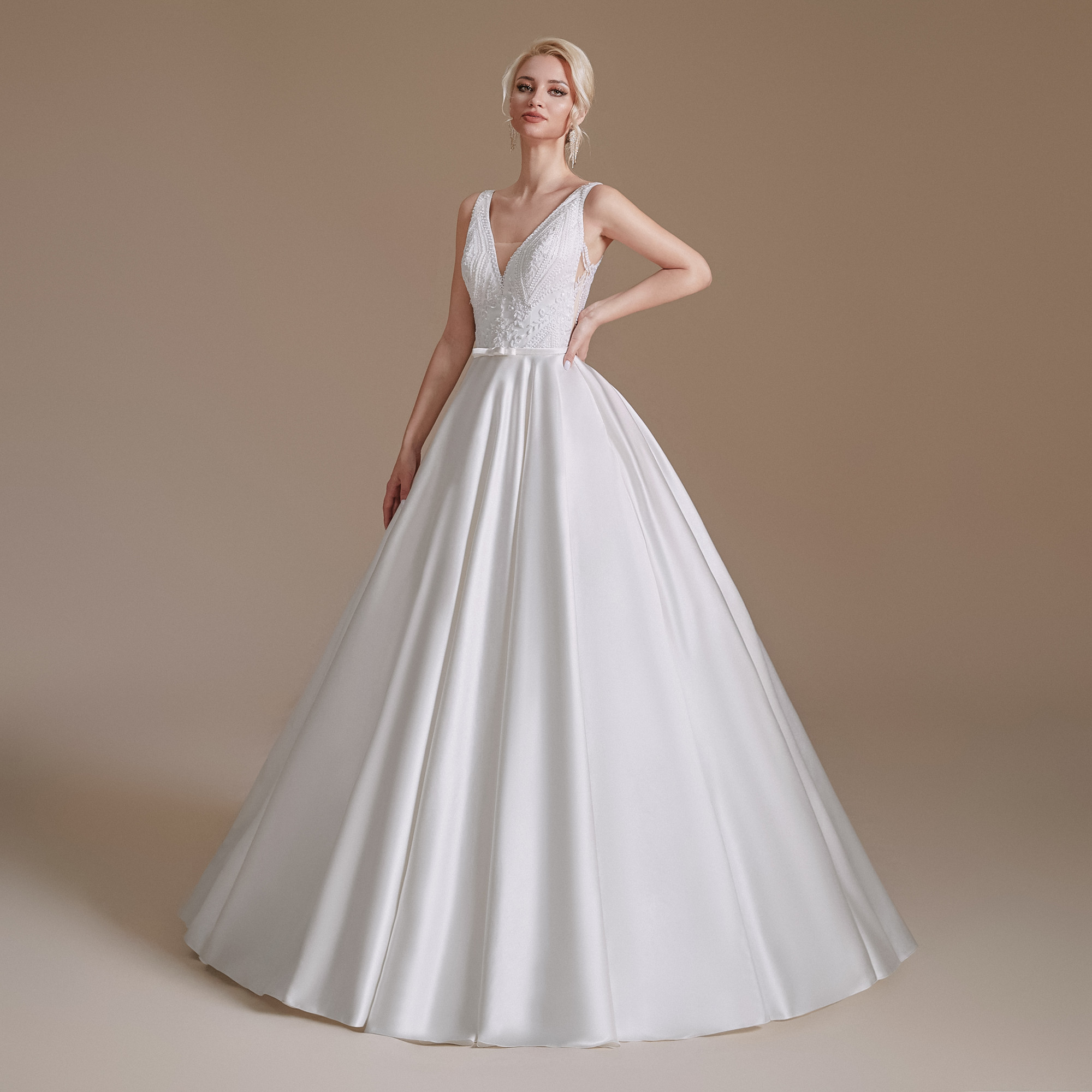 Elegant Ball Gown Wedding Dress V Neck Spaghetti Straps Sleeveless Appliques Sequins White Gown Dress Satin High Waist Formal Dresses Plus Size Bridal