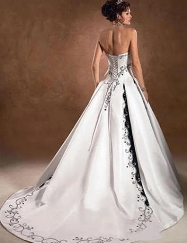 Retro White And Black Gothic Wedding Dresses Strapless Embroidery Lace-up Corset A-Line Bride Wedding Gown Robe de mariee