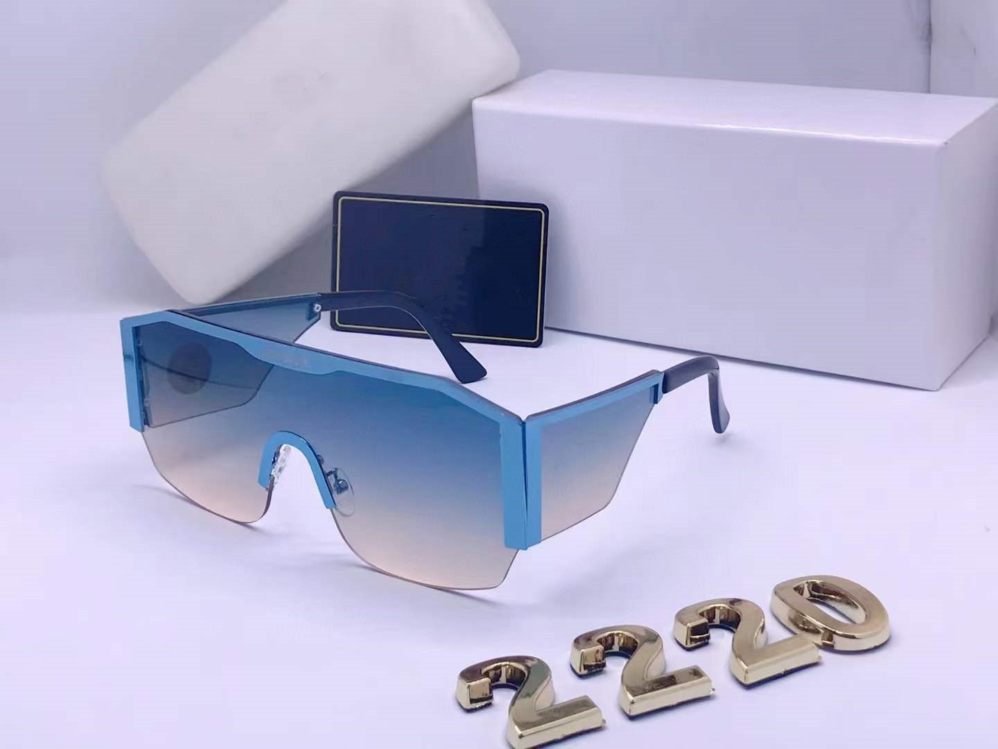 2022Flat Top Large Oversized Women Men Fashion Sunglasses Square Frame Gold Frame Brand New With Tags Sun glasses High Quality with box
2022Flat Top Large Oversized Women Men Fashion Sunglasses Square Frame Gold Frame Brand New With Tags Sun glasses High Quality with box