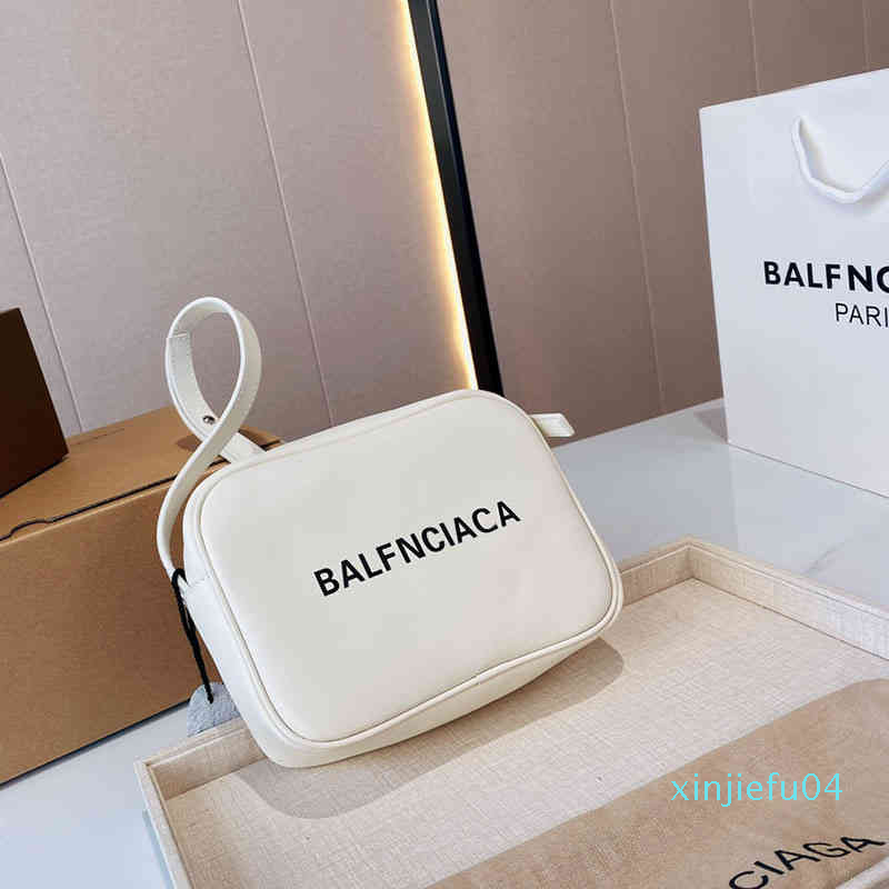 Handbag Wind black and White Printed letter digital camera bag women's fashion messenger bag sling shoulder bag locomotive purse DF25
Handbag Wind black and White Printed letter digital camera bag women's fashion messenger bag sling shoulder bag locomotive purse DF25