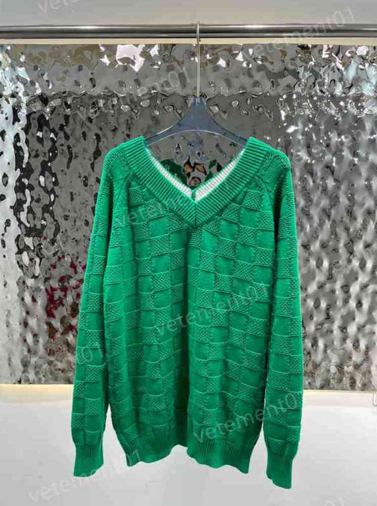 Luxury Women Sweater V-neck One Shoulder Design Classic Plaid Mid-Length Casual Knit Sweater Fashion Brand Designer Womens Sweaters 0912, 1 white
Luxury Women Sweater V-neck One Shoulder Design Classic Plaid Mid-Length Casual Knit Sweater Fashion Brand Designer Womens Sweaters 0912, 1 white