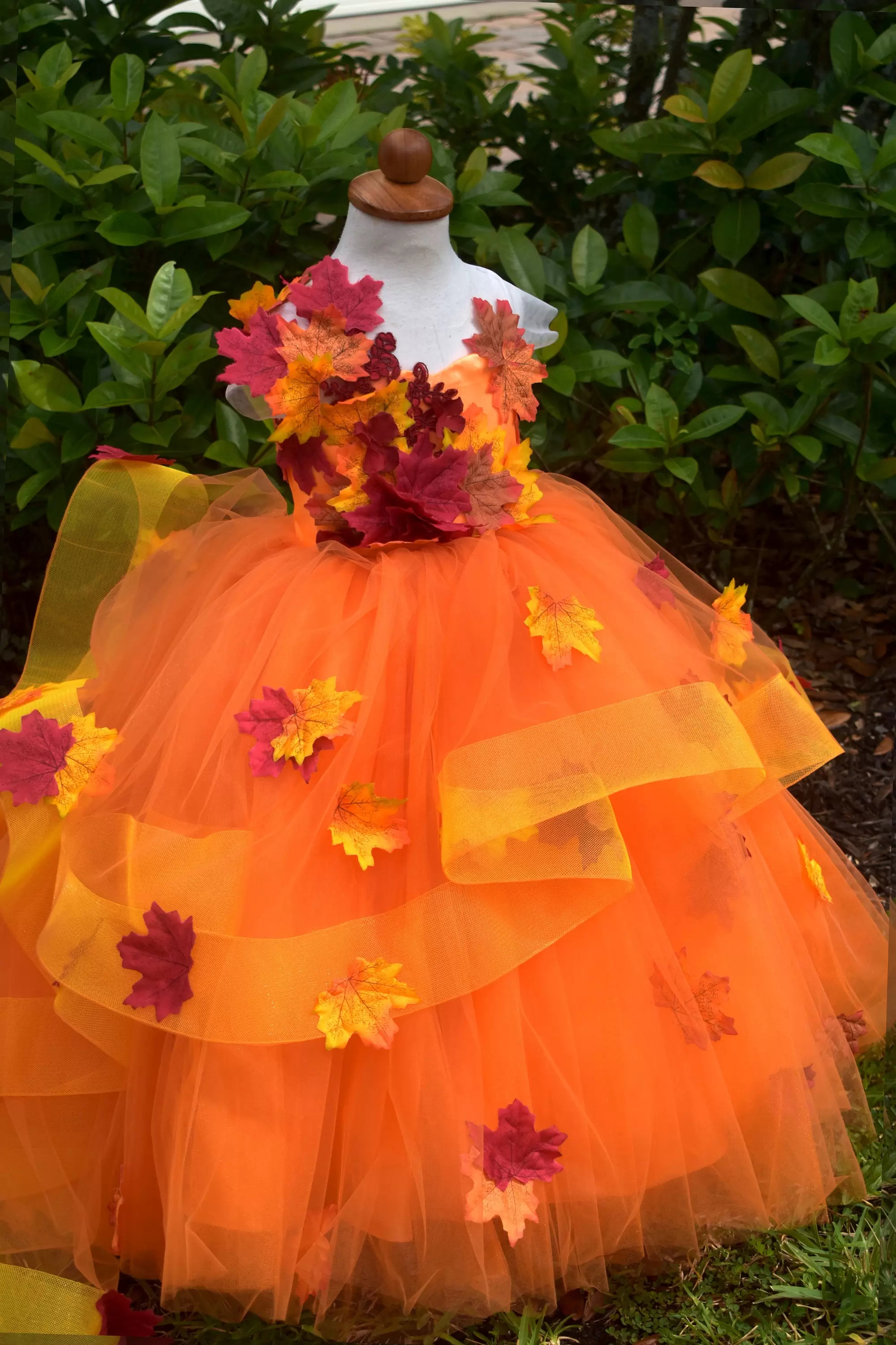 Maple Leaf Appliqued Ball Gown Flower Girl Dresses For Wedding Tiered Pageant Gowns Orange Sweep Train First Communion Dress