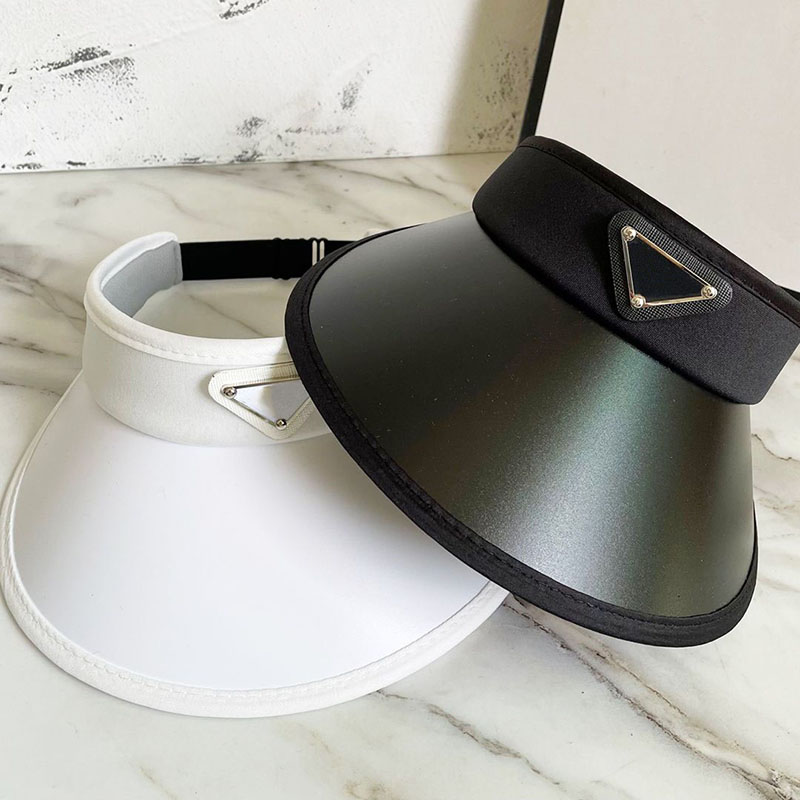 Men Designer Visors Luxury Women Hat Casquette Classic Caps PVC Sunscreen Hats Cap Triangle Anti UV Light Sun White Black Sunhats
Men Designer Visors Luxury Women Hat Casquette Classic Caps PVC Sunscreen Hats Cap Triangle Anti UV Light Sun White Black Sunhats