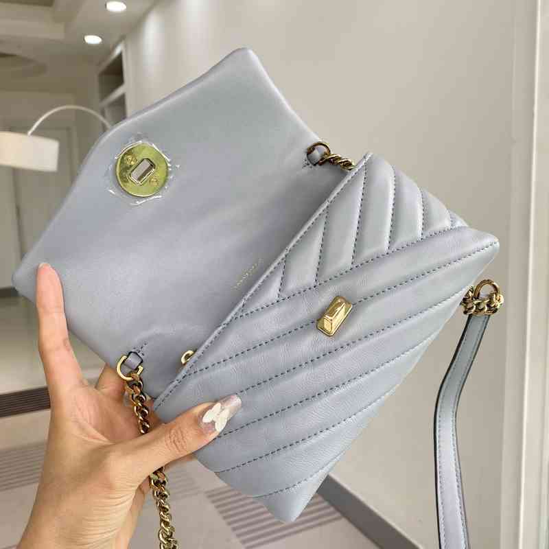 Designer Handbags T0ryburch Bags Outlet chain Kira series Sheepskin Single Shoulder slant span super practical sheepskin bag
Designer Handbags T0ryburch Bags Outlet chain Kira series Sheepskin Single Shoulder slant span super practical sheepskin bag