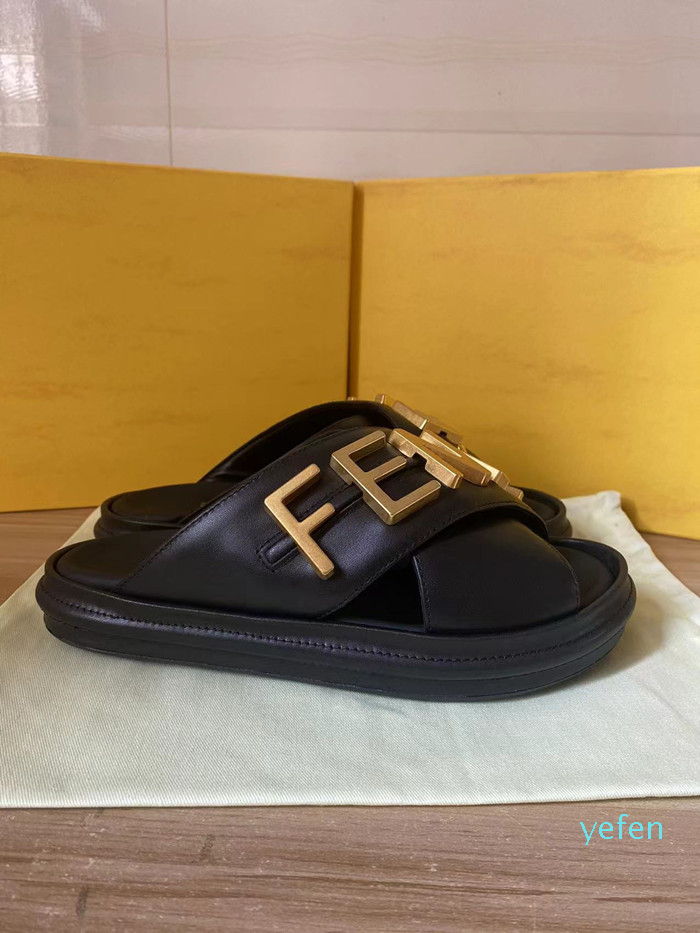 Top designer slippers Graphy pink black leather sandals wide cross LACES gold metal lettering size35-42
Top designer slippers Graphy pink black leather sandals wide cross LACES gold metal lettering size35-42