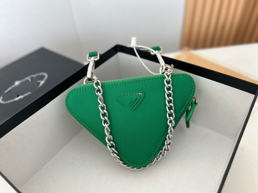 Triangle design chain bag 5A high-end quality designer luxury fashion women's one-shoulder cross-body tote bag under the armpit banquet coin purse, Customize
Triangle design chain bag 5A high-end quality designer luxury fashion women's one-shoulder cross-body tote bag under the armpit banquet coin purse, Customize