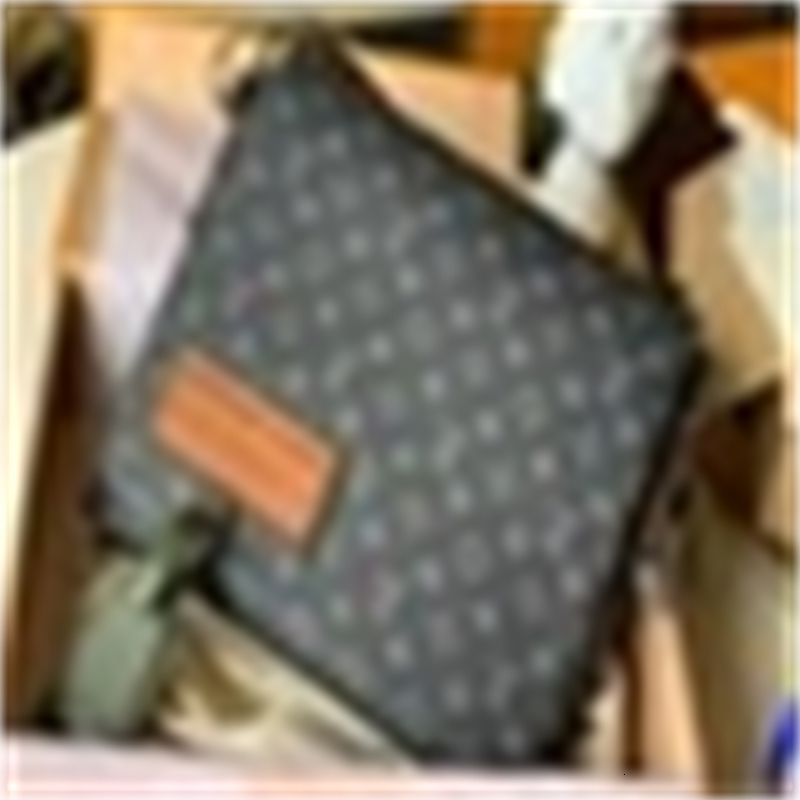 M40239 District Crossbody Bag Men Briefcases Real Leather Totes Shoulder Bags Backpacks Pouches Wallets Purse, All with logo
M40239 District Crossbody Bag Men Briefcases Real Leather Totes Shoulder Bags Backpacks Pouches Wallets Purse, All with logo