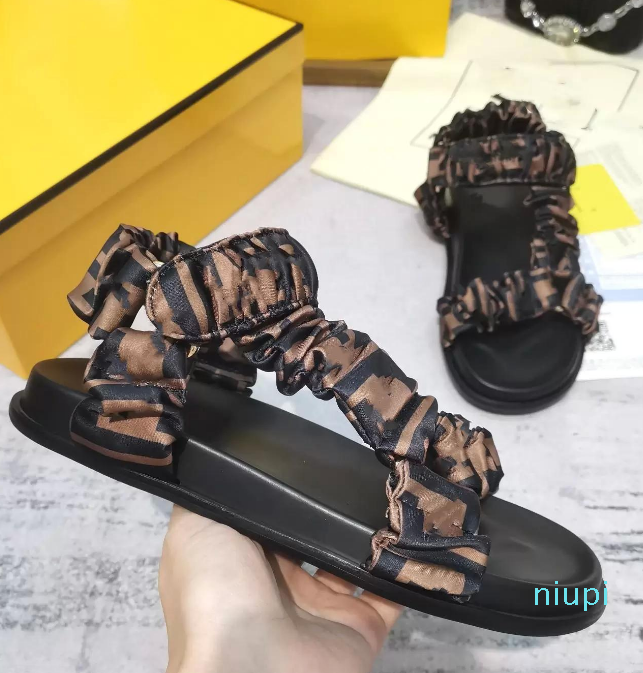 2022 Designer Print women's Feel brown satin sandals Silk Scarf Fabric Comfortable Soft Flat Slippers beach shoes Sandals Loafers Upper, Black
2022 Designer Print women's Feel brown satin sandals Silk Scarf Fabric Comfortable Soft Flat Slippers beach shoes Sandals Loafers Upper, Black