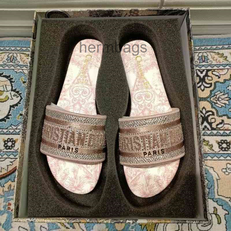 Designer Slippers Sandals d Way Christianss 2022 Leather Home D-letter Rhinestone Flip Flops Wear Beach Super Fire Same Style A6UH, Black
Designer Slippers Sandals d Way Christianss 2022 Leather Home D-letter Rhinestone Flip Flops Wear Beach Super Fire Same Style A6UH, Black