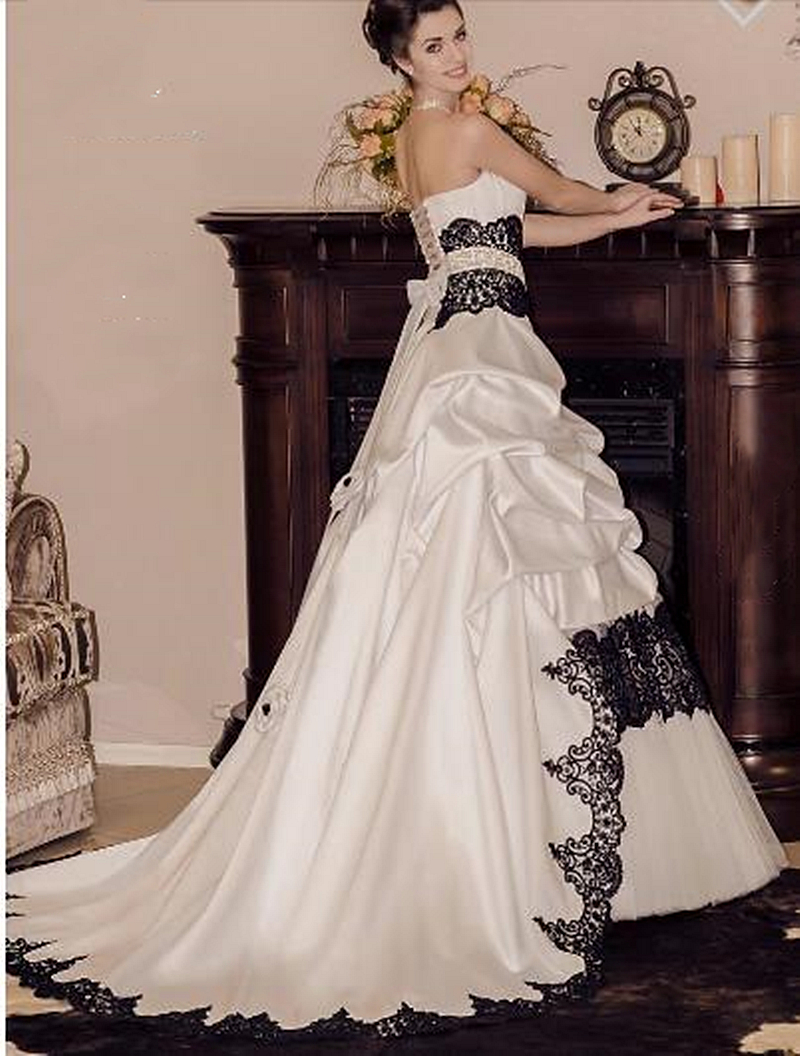 Gothic Black And White Ball Gown Wedding Dresses Strapless Sleeveless Long Bride Dress Ruched Skirt Vintage Corset Bridal Gowns 2022 Lace And Satin Ve