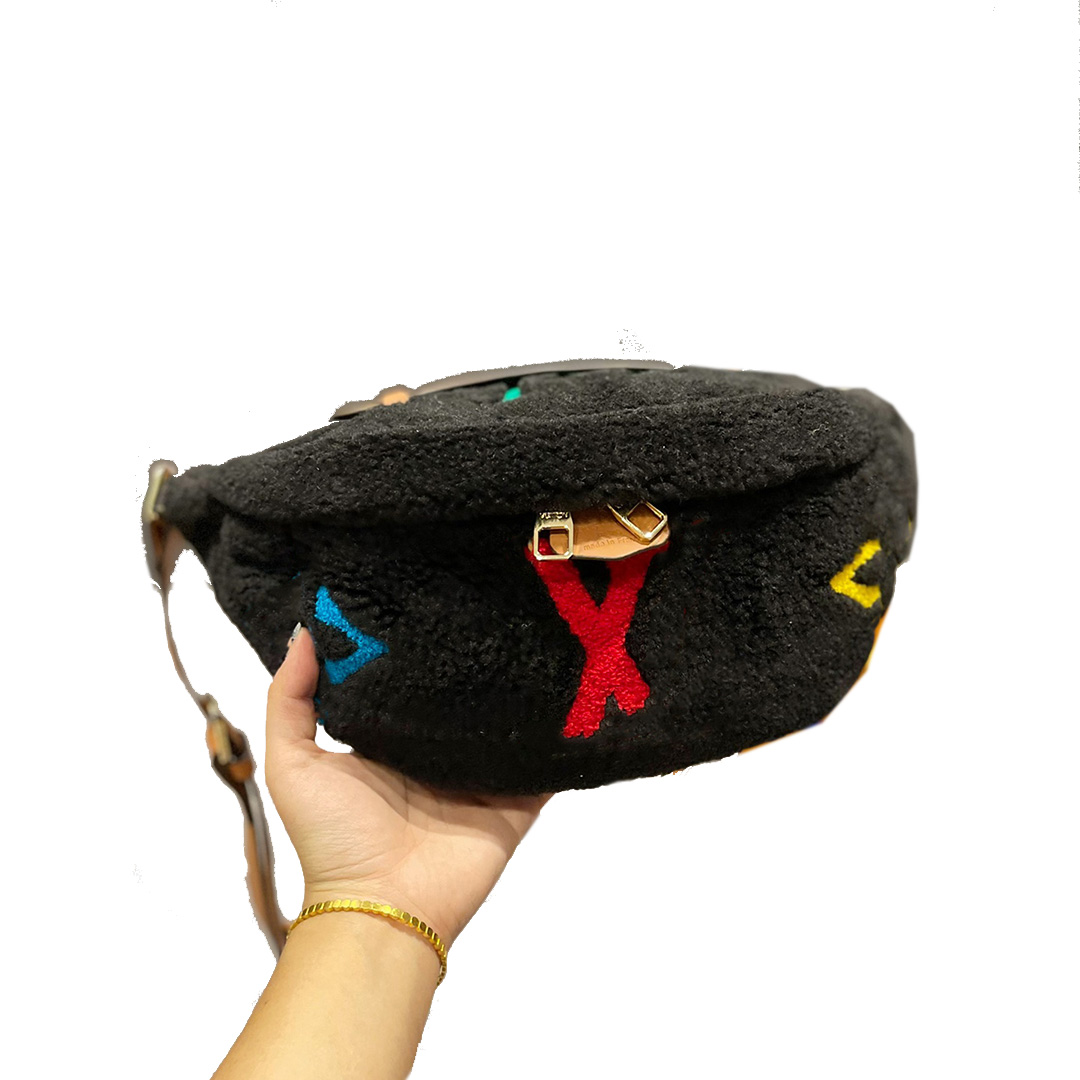 Winter New Teddy Classic Crossbody Bags Fanny Pack France Brand Old Flower Women Shoulder Bag Totes High Quality Lambswool Handbag Luxury Designer Chest Bag 31CM, Black 01
Winter New Teddy Classic Crossbody Bags Fanny Pack France Brand Old Flower Women Shoulder Bag Totes High Quality Lambswool Handbag Luxury Designer Chest Bag 31CM, Black 01