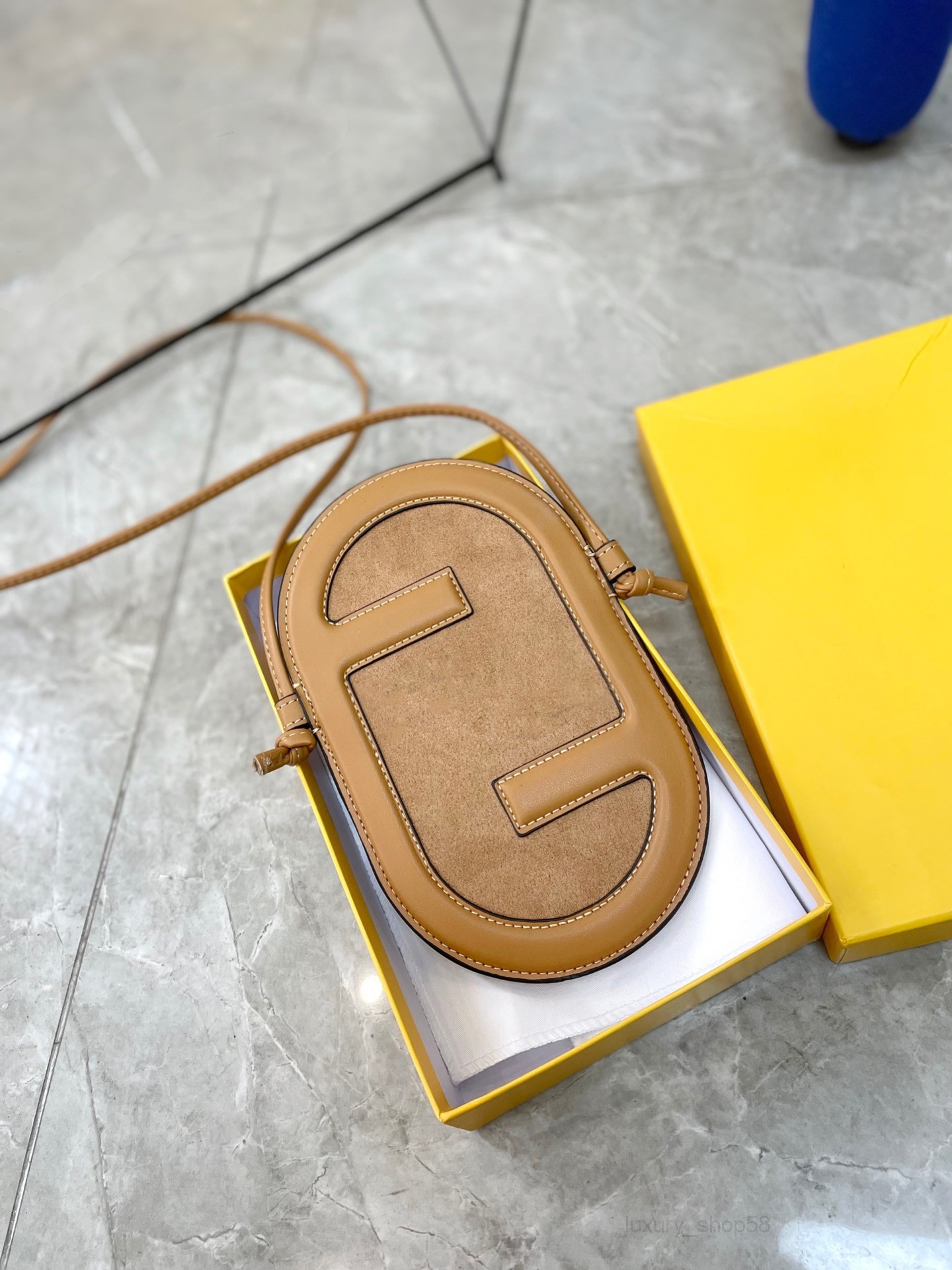 Crossbody Designer Bags Woman Fashion Letters Mobile Phone Handbags Wholesale Shoulder Designers Handbag Lady Leather Wall
Crossbody Designer Bags Woman Fashion Letters Mobile Phone Handbags Wholesale Shoulder Designers Handbag Lady Leather Wall